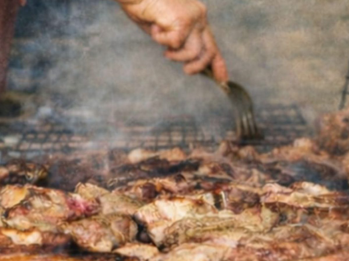 Χοιροσφραΐσματα στ’ Απεράθου: Παραδοσιακή γιορτή στην Πλάτσα την Κυριακή 8 Φεβρουαρίου 2026