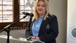 chrisa-ntinti-sto-radio-stagon