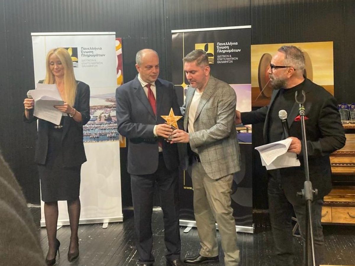 Χρήστος Καπετάνος: «Η Λάρισα έχει και μια μεγάλη ακτογραμμή στην θάλασσα» – Τιμητική βράβευση από την Πανελλήνια Ένωση Πληρωμάτων Σκαφών