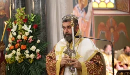den-erchome-os-enas-apomakros