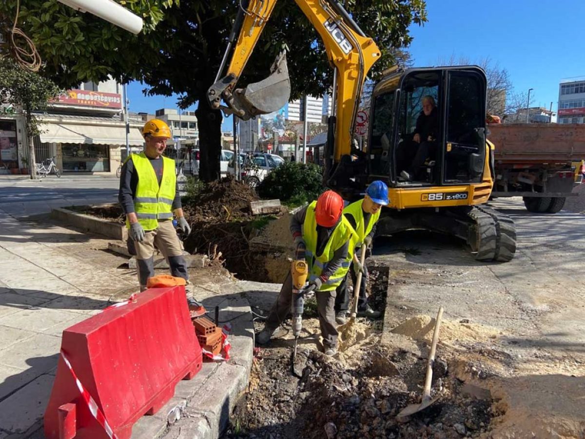 ΔΕΥΑΤ: Παρέμβαση για τα όμβρια σε Αμαλίας και Σαράφη