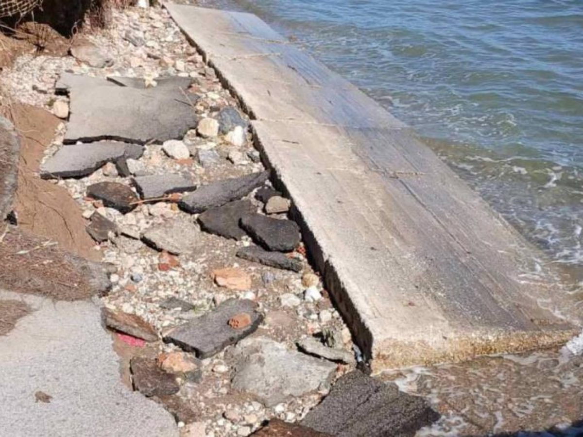 Διαλύθηκε εντελώς παραλιακό μέτωπο στην Εύβοια