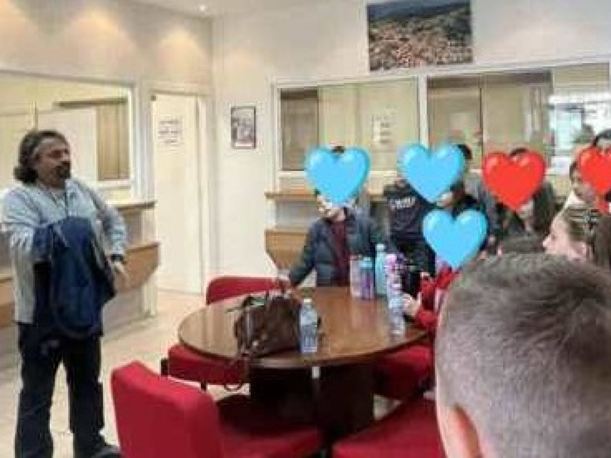 Διδακτική επίσκεψη μαθητών του Δημοτικού Σχολείου Θέρμου στο Αστυνομικό Τμήμα