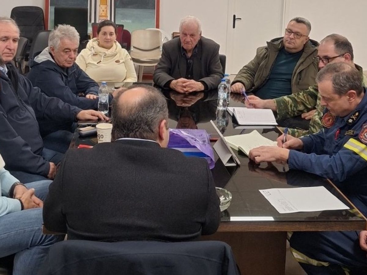 Διδυμότειχο: Έκαναν σύσκεψη Τ.Ε.Σ.Ο.Π.Π. Χατζηγιάννογλου, Βενετίδης, Πουλιλίός, αλλά πέντε-δέκα πόντοι χιόνι προκάλεσαν προβλήματα