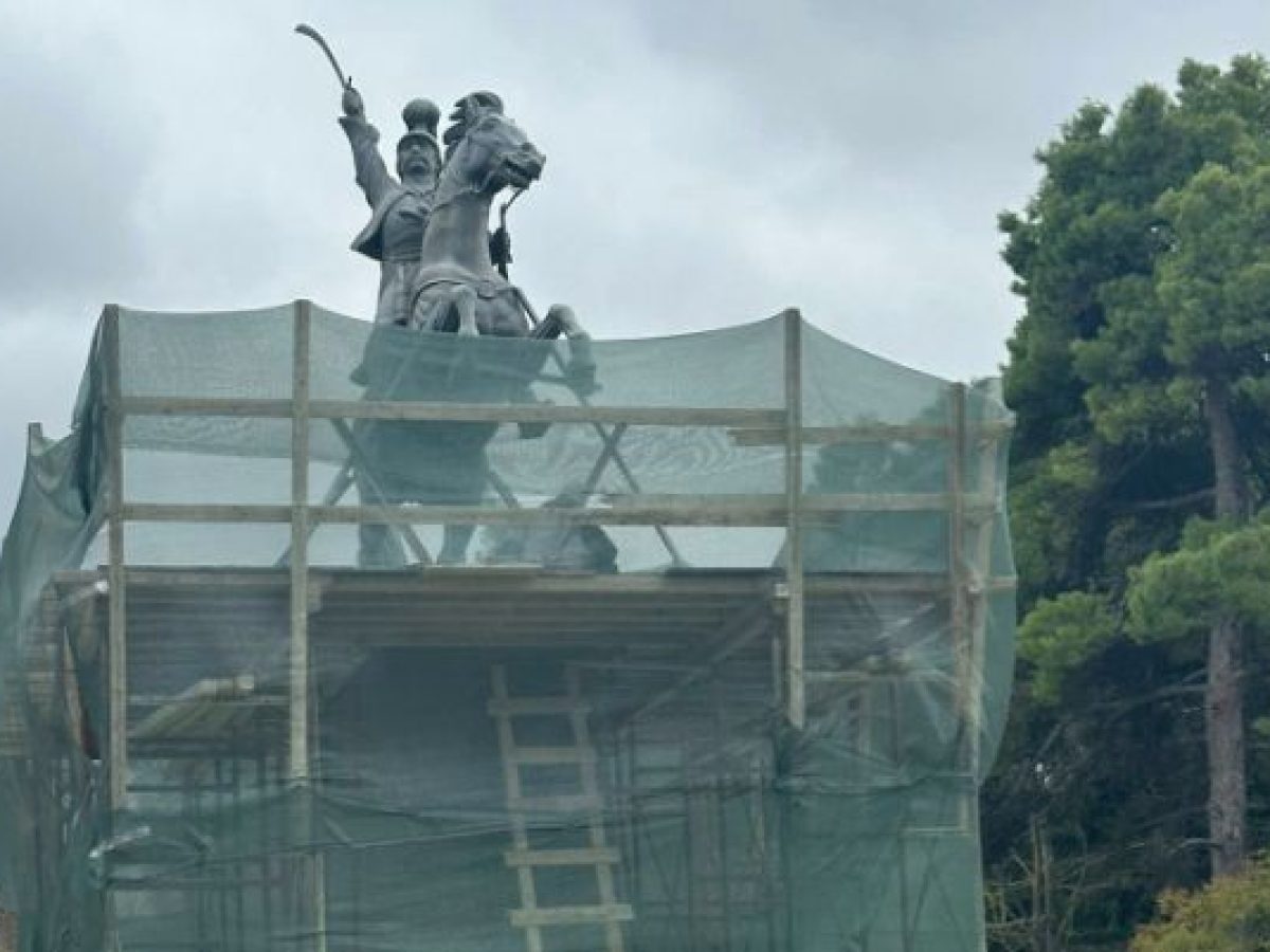 Δημήτρης Γκουβάς – Βασίλης Κούγιας | Διαψεύδουν ότι υπέγραψαν καταγγελία για τις εργασίες στον ανδριάντα του Κολοκοτρώνη