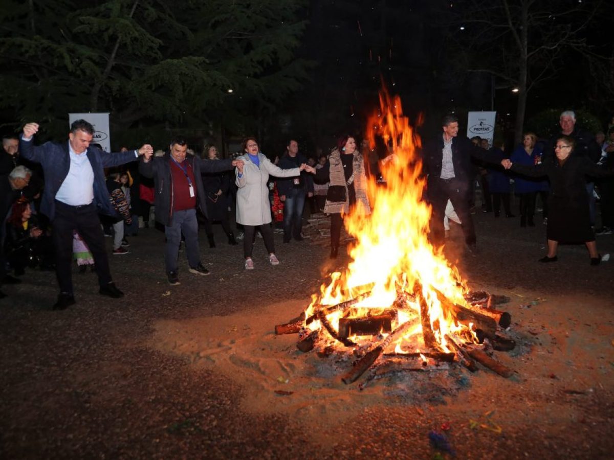 Δήμος Λαρισαίων: «Αποκριάς Δρώμενα 2026» με παράδοση, έθιμα, γλέντια και φωτιές σε όλη την πόλη – Στο Πάρκο Χρωμάτων η γιορτή για τα Κούλουμα