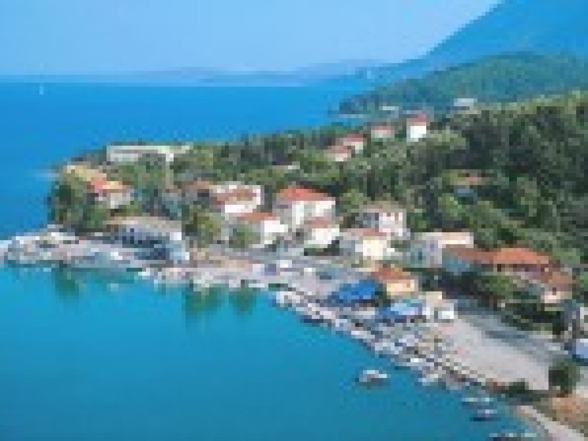 Διπλό «όχι» για πλωτές εξέδρες στη Λυγιά Λευκάδας