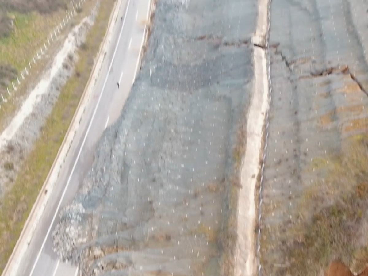 Δείτε εικόνες από drone στην κατολίσθηση της Ιόνιας Οδού