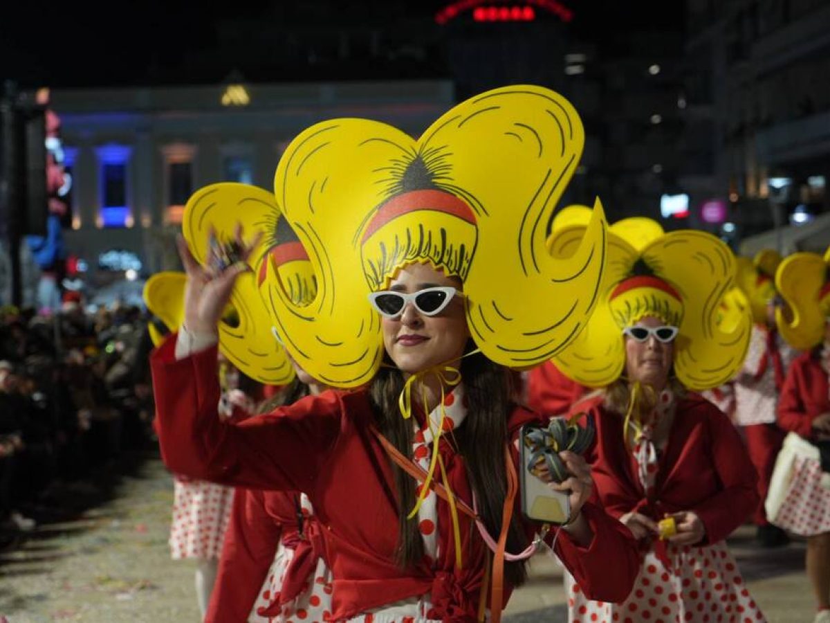 Δείτε ολόκληρη την νυχτερινή ποδαράτη του Πατρινού Καρναβαλιού 2026! (video)