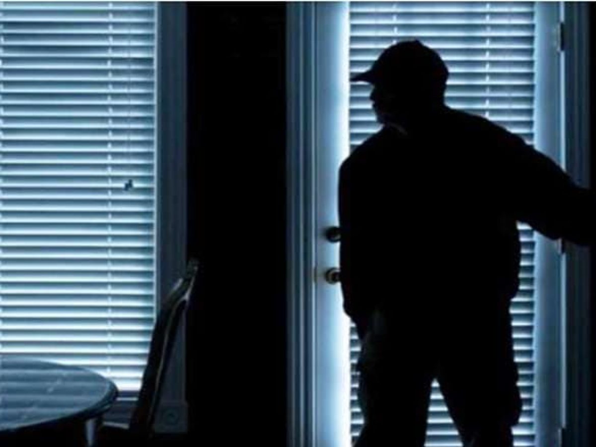 &Alpha;&lambda;&epsilon;&xi;ά&nu;&delta;&rho;&epsilon;&iota;&alpha;: &Delta;&iota;έ&rho;&rho;&eta;&xi;&epsilon; &pi;&alpha;&rho;ά&theta;&upsilon;&rho;&omicron; &mu;&omicron;&nu;&omicron;&kappa;&alpha;&tau;&omicron;&iota;&kappa;ί&alpha;&sigmaf; &eta;&lambda;&iota;&kappa;&iota;&omega;&mu;έ&nu;&omicron;&upsilon; &epsilon;&nu;ώ &kappa;&omicron;&iota;&mu;ό&tau;&alpha;&nu; & &tau;&omicron;&nu; &alpha;&pi;&epsilon;ί&lambda;&eta;&sigma;&epsilon; &mu;&epsilon; &mu;&alpha;&chi;&alpha;ί&rho;&iota;