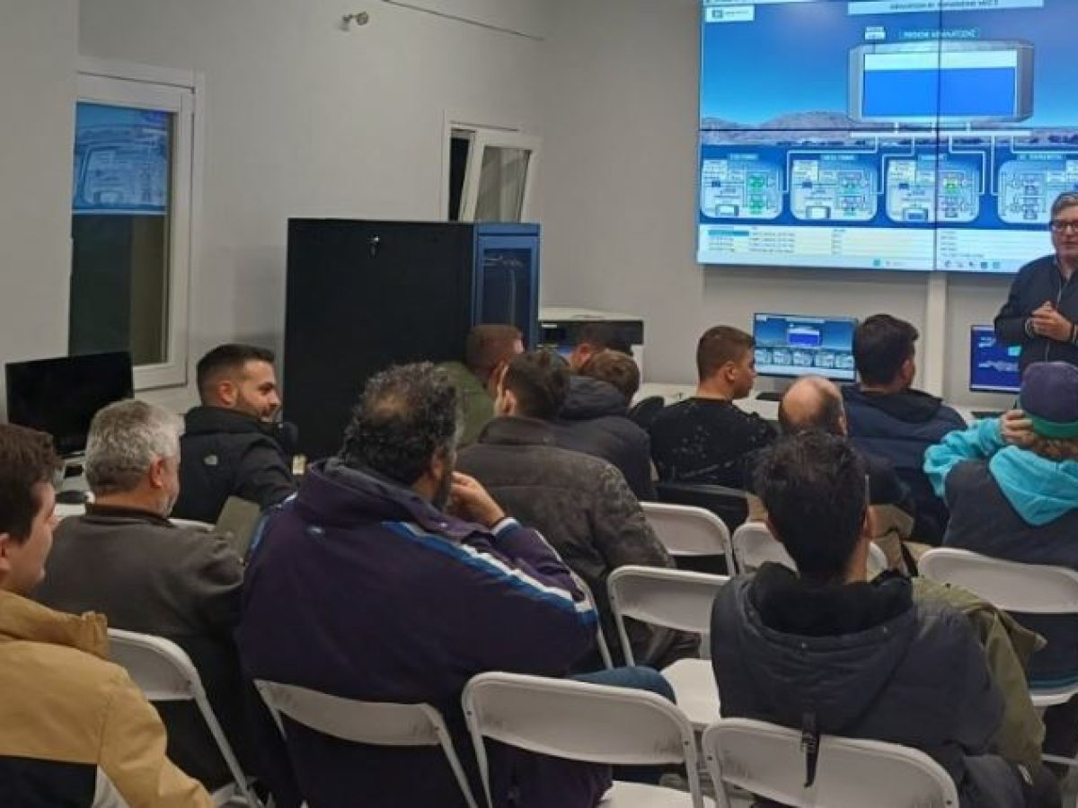 Εκπαιδευτική επίσκεψη του Β & Γ Εσπερινού ΕΠΑΛ Θήρας στη Μονάδα Αφαλάτωσης Αγίας Παρασκευής