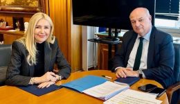 divfotini-Αrampatzi-provlimatiko-to-sistima