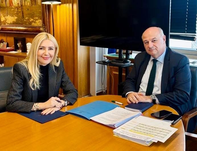 divfotini-Αrampatzi-provlimatiko-to-sistima
