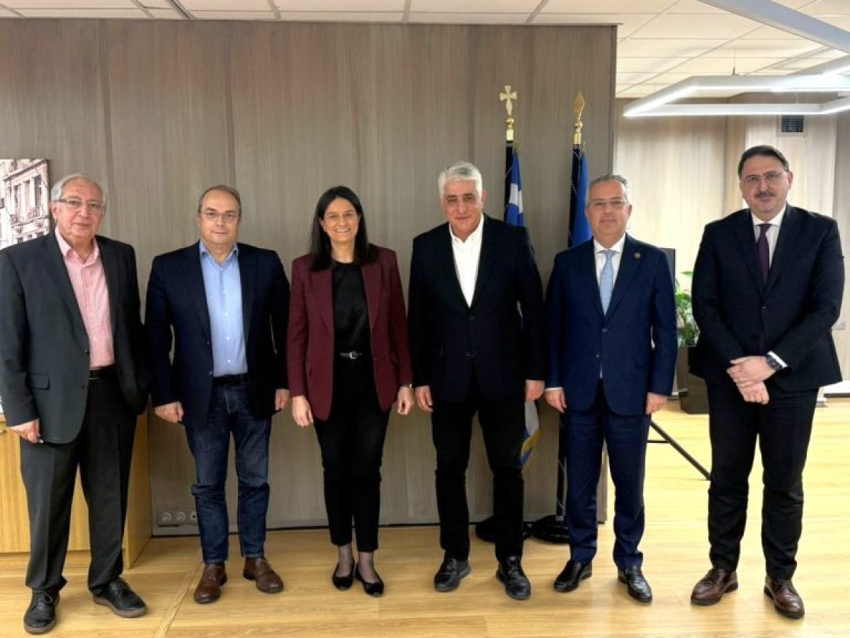 Με τη συμμετοχή του Δημάρχου Αμαρουσίου Θ. Αμπατζόγλου η συνάντηση αντιπροσωπείας της ΚΕΔΕ με την πολιτική ηγεσία του Υπουργείο Εργασίας & Κοινωνικής Ασφάλισης