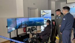 divmegali-antapokrisi-mathiton-sto-F-16