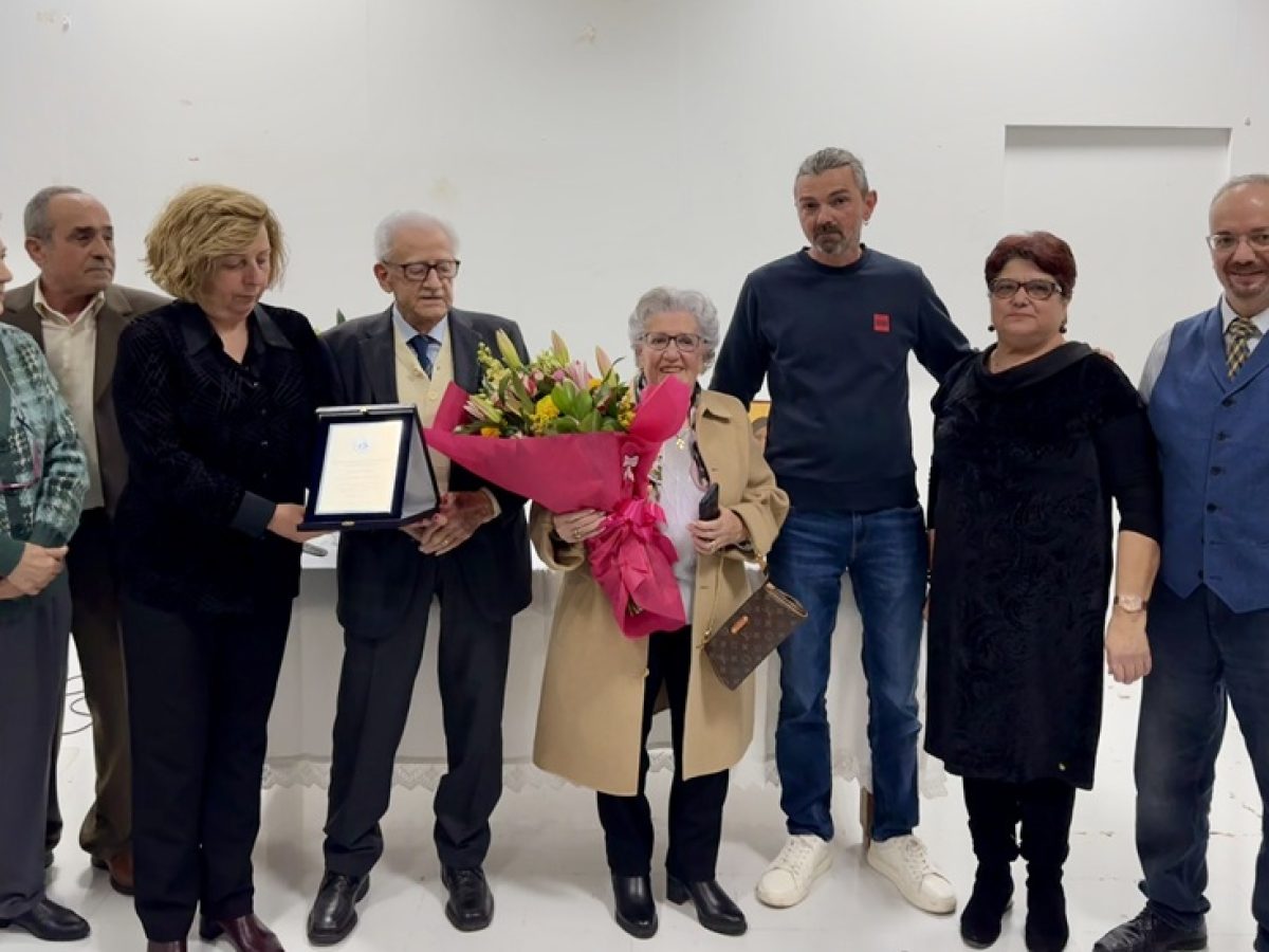 Μήλος : Τιμήθηκε για την προσφορά του ο γιατρός Λουκιανός Κόμης (Photos & Video)