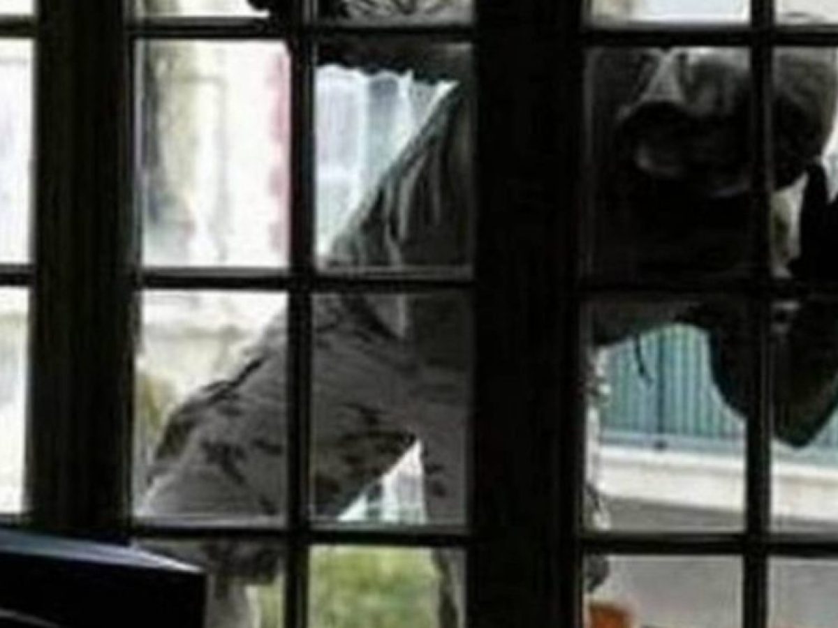 Νέα Ιωνία – 20χρονή μπήκε σε σπίτι να κλέψει, την κατάλαβαν & κρύφτηκε σε ντουλάπα