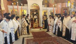 divo-mitropolitis-stin-exodio-ΑkolouthiΑ