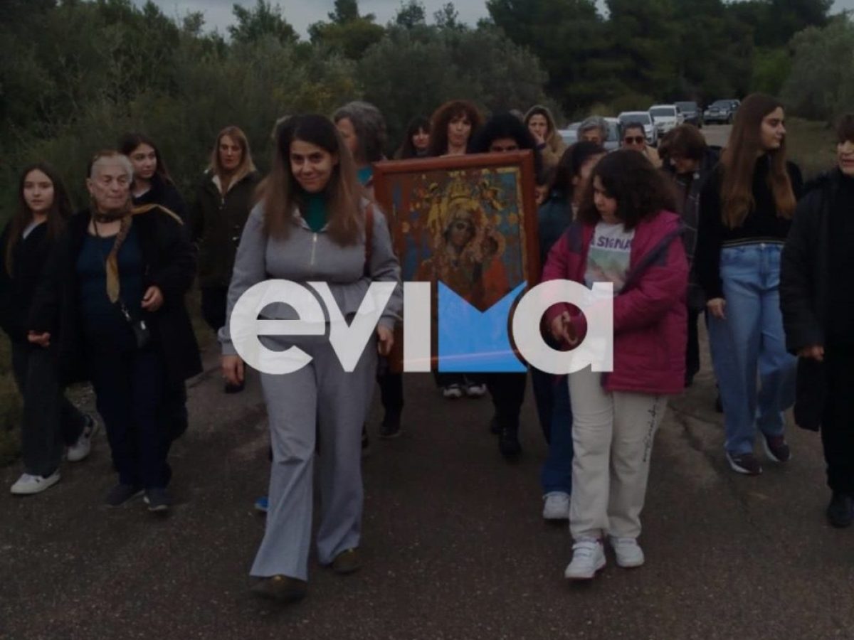 Ρίγη συγκίνησης στην Εύβοια: Κορίτσια μετέφεραν την εικόνα της Υπαπαντής σε ξωκλήσι (pics&vid)