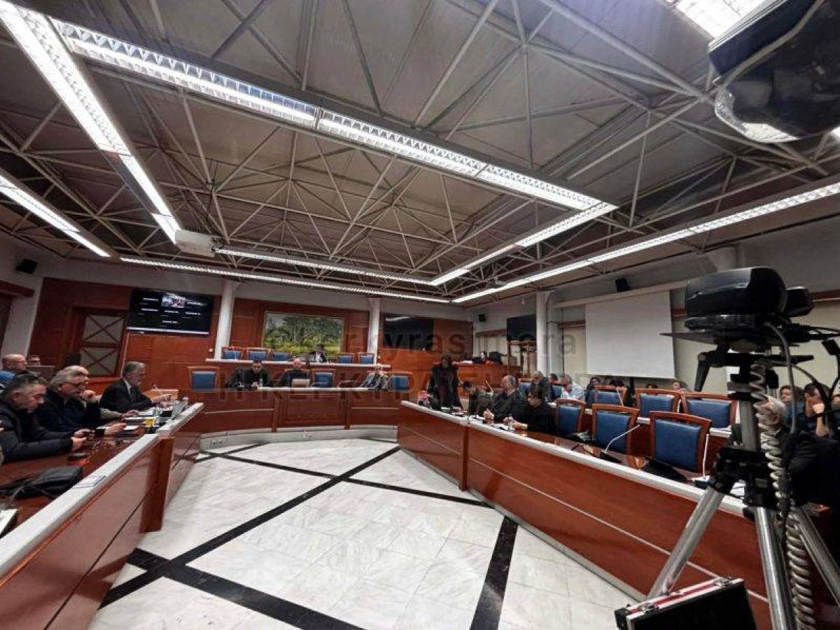 Συνεδριάζει το Δημοτικό Συμβούλιο Κ.Κέρκυρας-Γονείς & εκπαιδευτικοί δίνουν το “παρών” για τα Πειραματικά