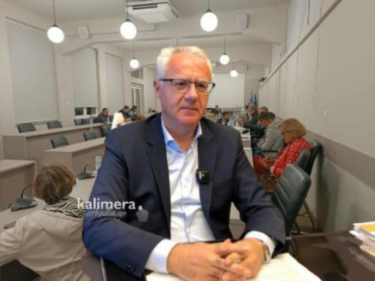 Σμυρνιώτης για Τζιούμη: “Με αστείες δικαιολογίες απέφευγε σαν τον διάβολο το λιβάνι να απευθυνθεί στο Υπουργείο Πολιτισμού”