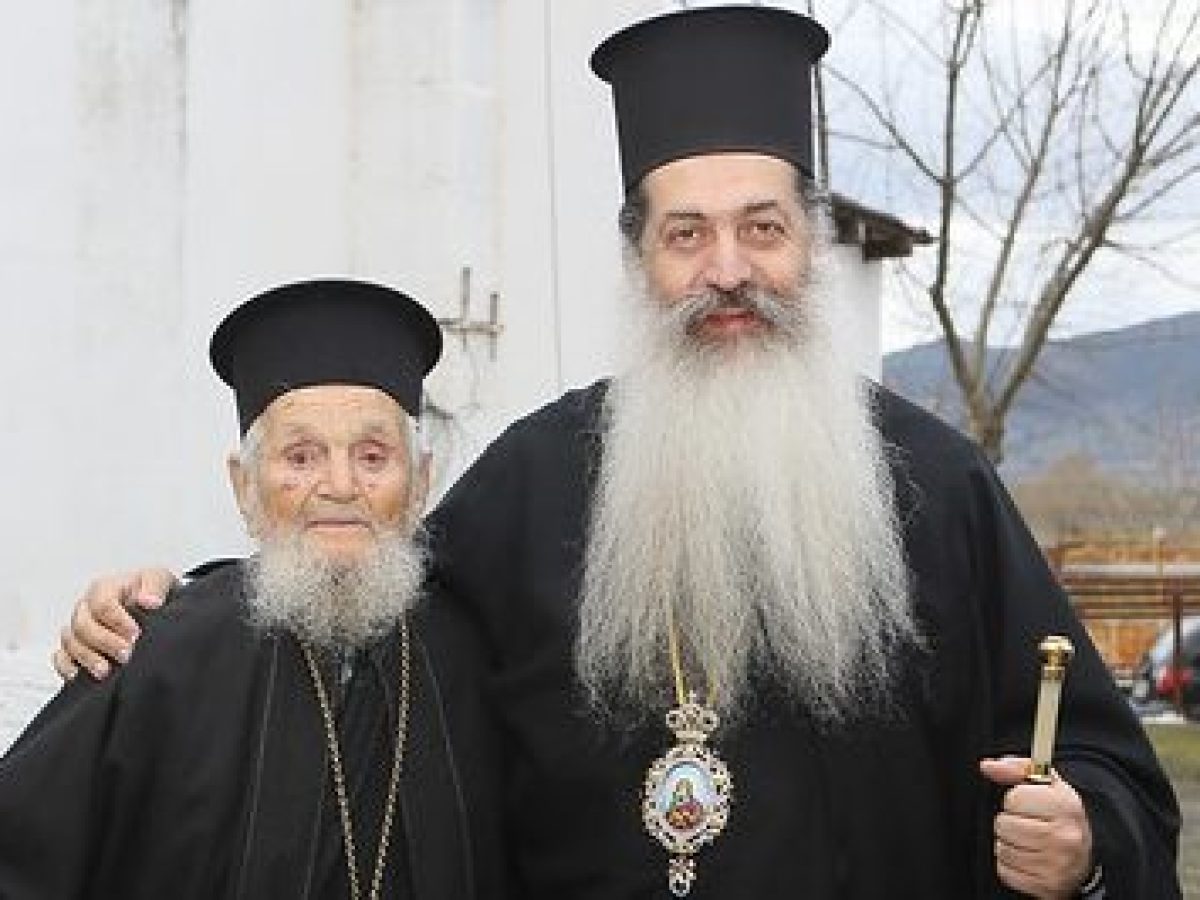 Δομοκός: Ιερέας 100 ετών συνεχίζει να λειτουργεί – «Να φτάσετε στα χρόνια μου και να τα περάσετε»