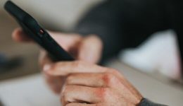 domokos-prosochi-sta-paraplanitika-SMS