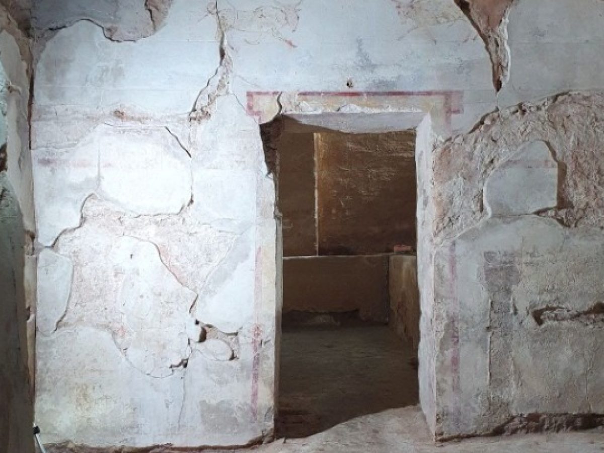 Δράμα: Μοναδικό μνημείο με πλούσιες τοιχογραφίες, βούκρανα και ρόδακες στο κέντρο της πόλης