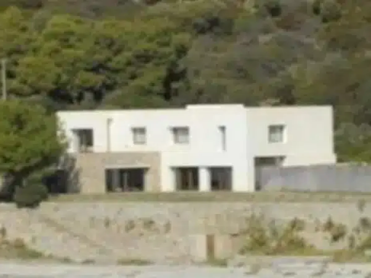 Εγκεφαλıκó ο Ιδιοκτήτης: Αγóρασε στη Θεσσαλονίκη Σπίτι με 60.000 Εupώ και Βλέπει Αυτές τις Εικόνες