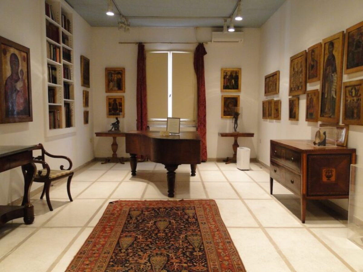 Έκθεμα Φεβρουαρίου στην Κοργιαλένειο: Η προσωπογραφία του Σπύρου Χαροκόπου από τον Γιάννη Τσαρούχη [εικόνες]