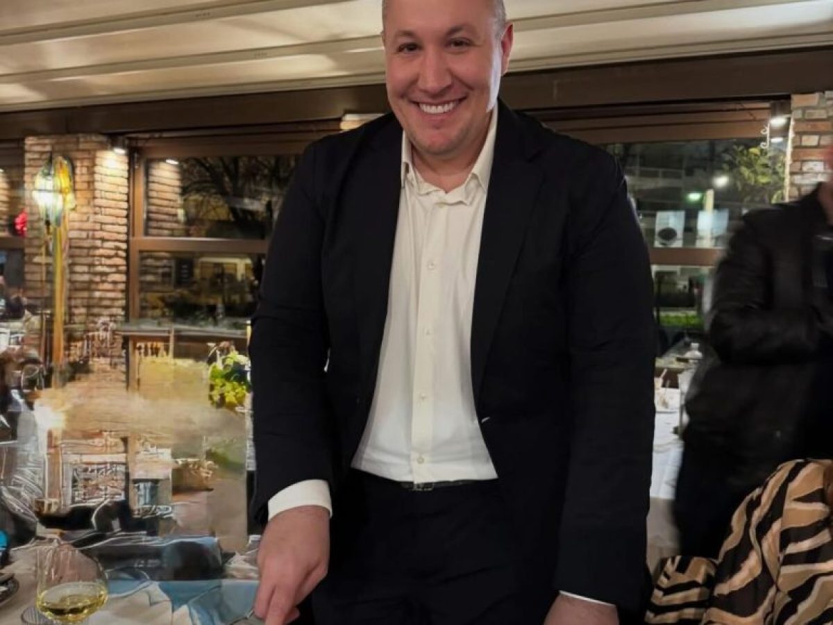 Αιμίλιος και Θανάσης Χριστάκος: Η οικογενειακή επιχείρηση των Τρικάλων γιορτάζει με ευχές και πίτα για τη νέα χρονιά