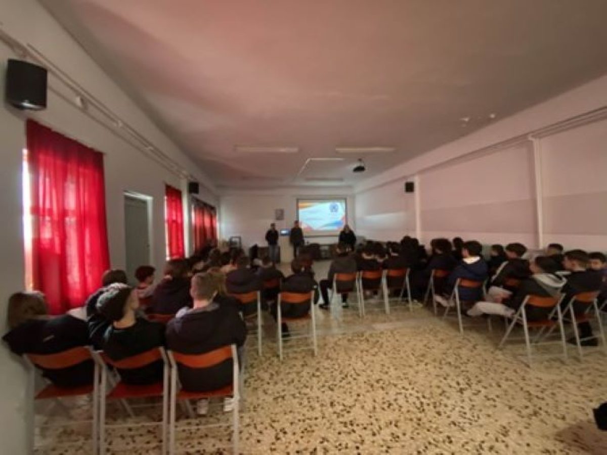 Ενημερωτική δράση του 9ου Γυμνασίου Τρικάλων για τον διαδικτυακό εκφοβισμό και την ασφάλεια στο διαδίκτυο