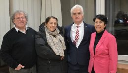 enopiounte-i-dio-ellinikes-kinotites-1