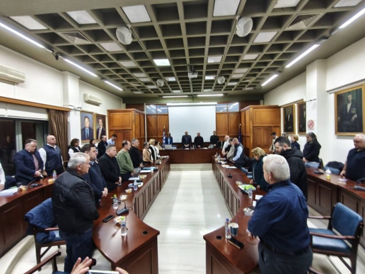 Ενός λεπτού σιγή στο Δημοτικό Συμβούλιο Τρικκαίων για τις εργαζόμενες στη ΒΙΟΛΑΝΤΑ