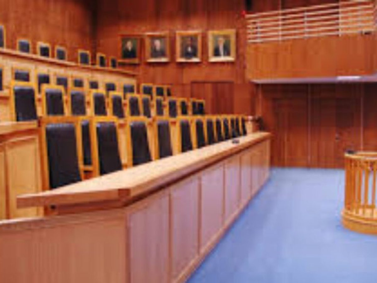 Ένωση Δικαστών και Εισαγγελέων για Τέμπη: “Σπεκουλαδόροι πολιτικοί υπονομεύουν τη δίκη της Λάρισας”