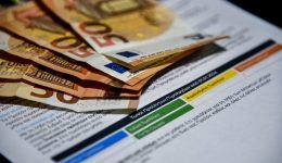 enosi-katanaloton-kritis-sta-dikastiria-1