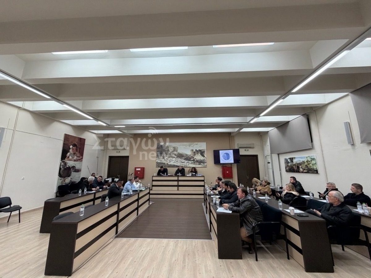 Ένταση, απαντήσεις και αιχμές στις σημερινές συνεδριάσεις – Στο επίκεντρο η αντιπαράθεση Αβραμόπουλου με Παπαχρήστο