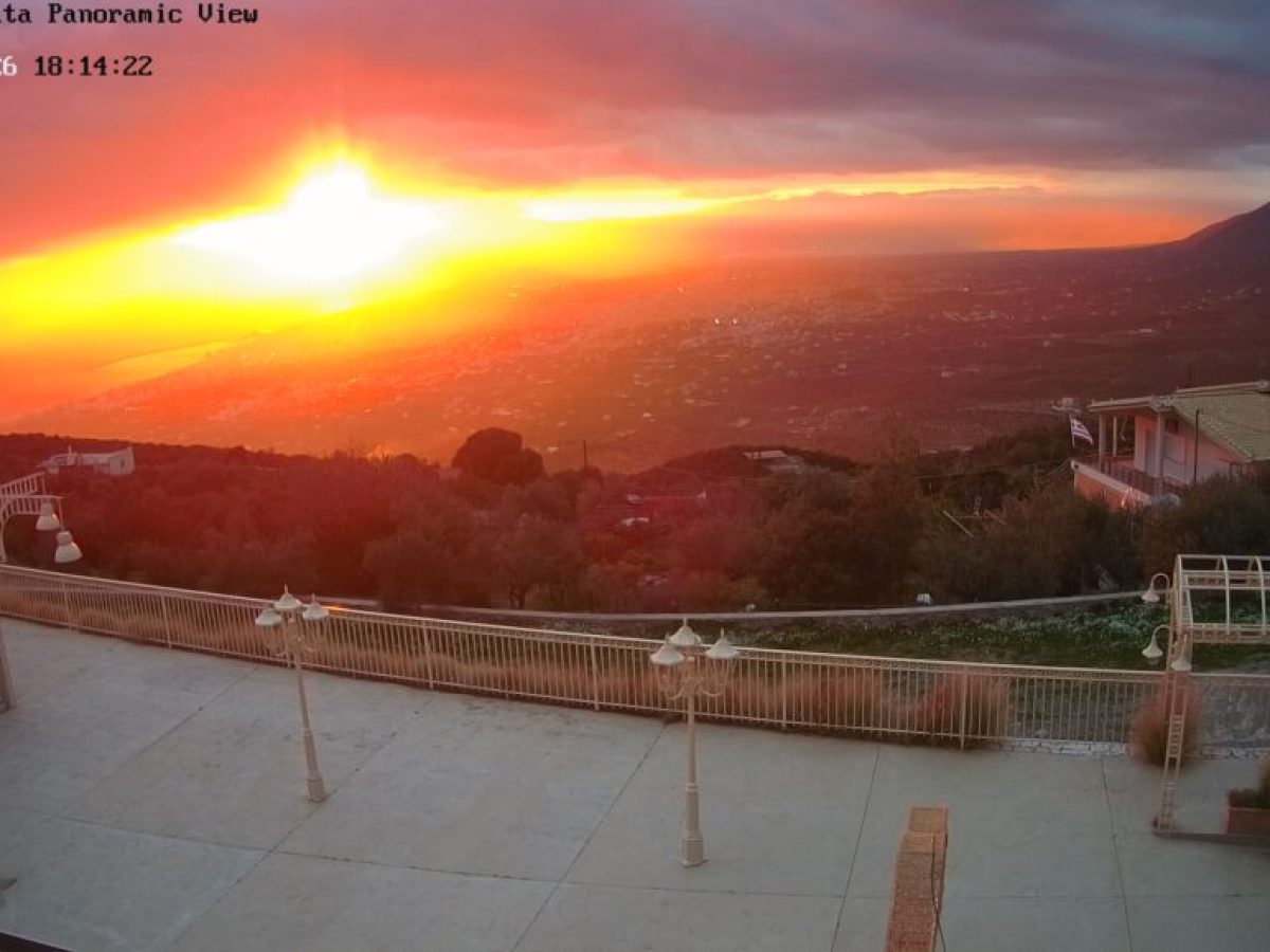 Εντυπωσιακό χειμωνιάτικο ηλιοβασίλεμα στην Καλαμάτα
