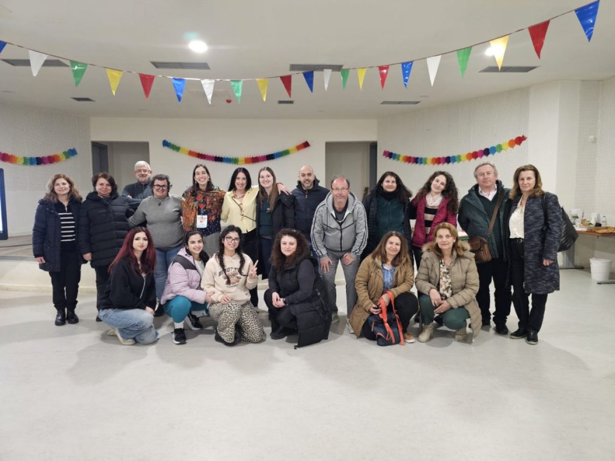 Επένδυση ζωής στο 2ο Δημοτικό Νέας Μάκρης: Εκπαιδευτικοί μαθαίνουν πρώτες βοήθειες και χρήση απινιδωτή