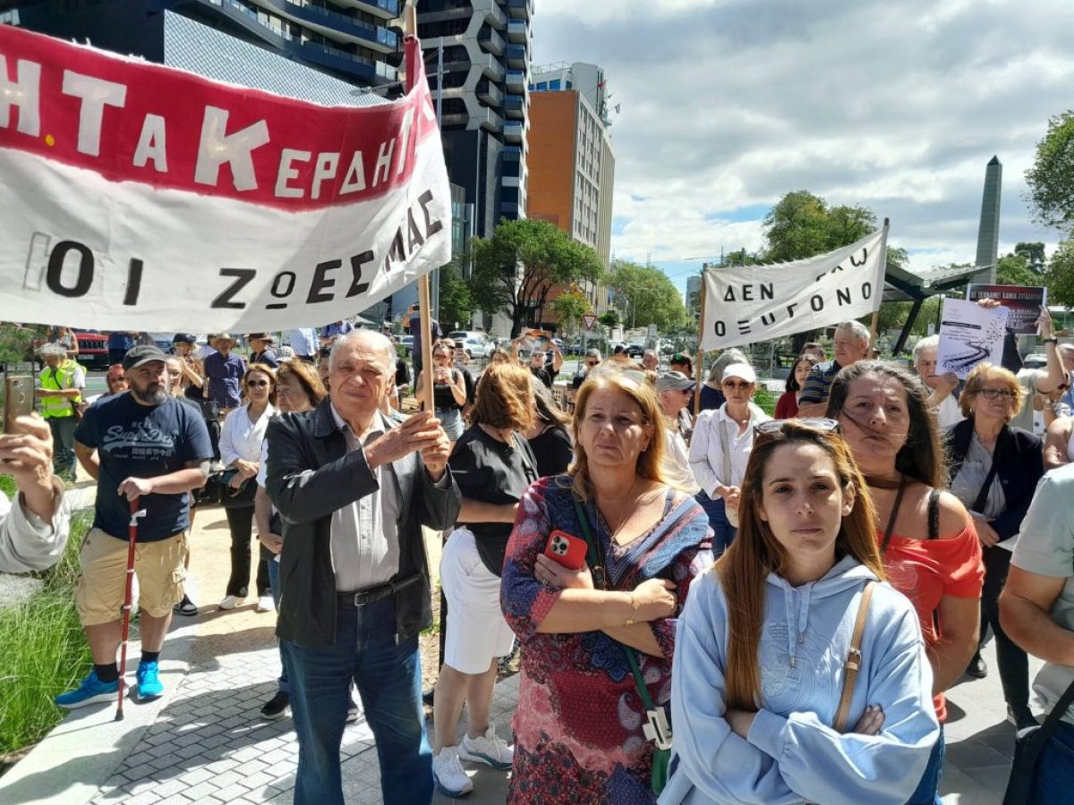 Επετειακή αναφορά και ενός λεπτού σιγή από τη Βουλή των Ελλήνων στη μνήμη των θυμάτων του τραγικού δυστυχήματος των Τεμπών