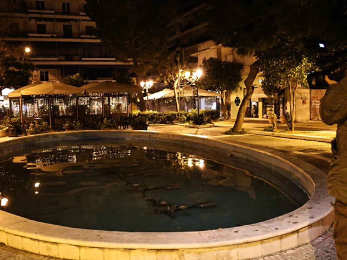 Επί 40 λεπτά έδιναν μάχη οι γιατροί να επαναφέρουν το 2,5 ετών κοριτσάκι που έπεσε σε σιντριβάνι στην Καλλιθέα (vid)