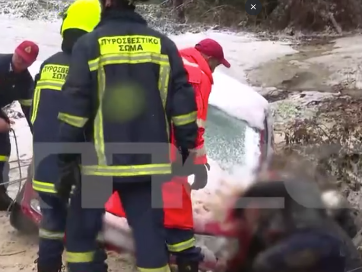 Επιχείρηση απεγκλωβισμού ηλικιωμένου οδηγού στη Θεσσαλονίκη (VIDEO)