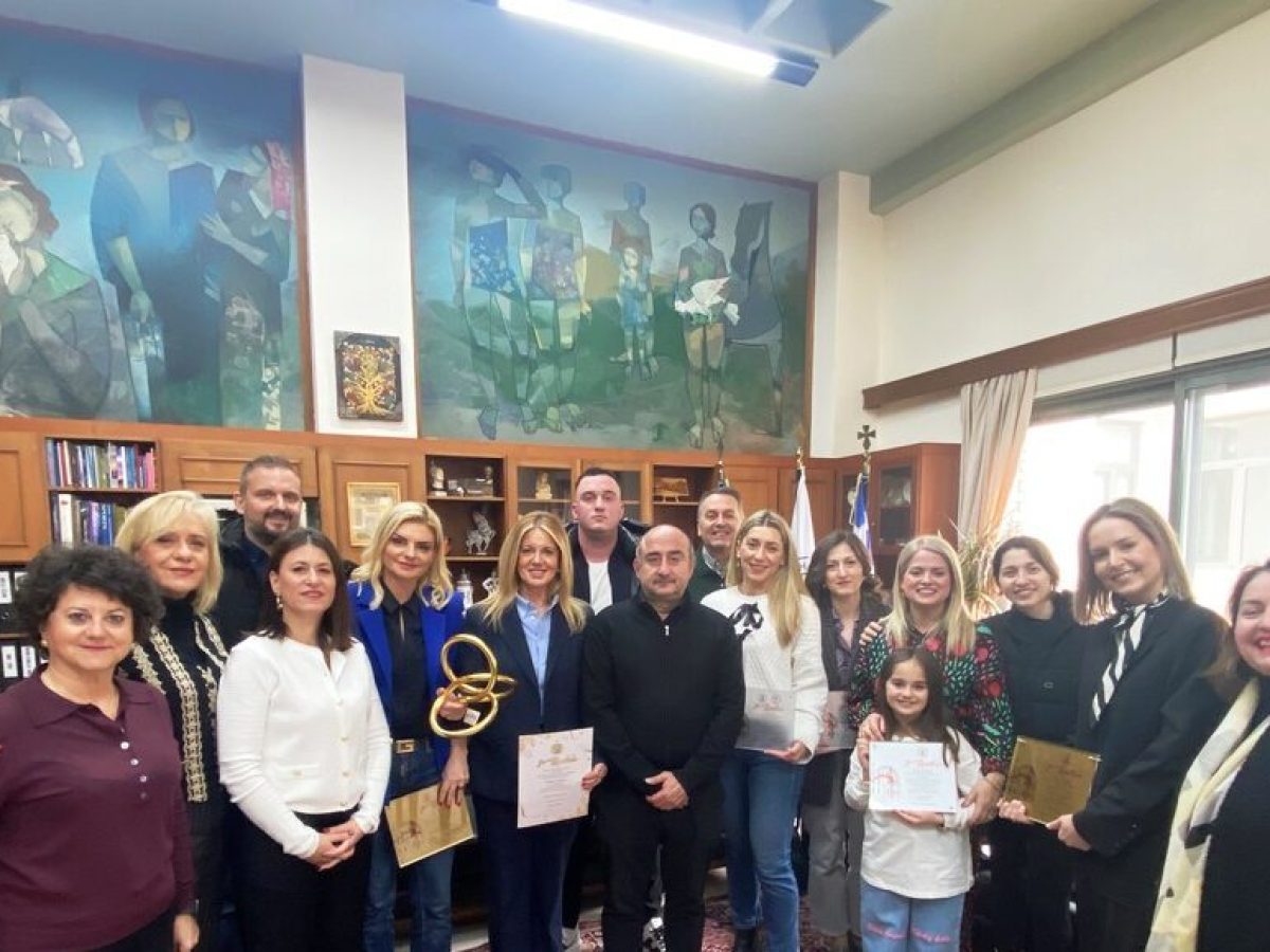 Επιδόθηκαν τα βραβεία για τους καλύτερους στολισμούς των Χριστουγέννων στα Τρίκαλα