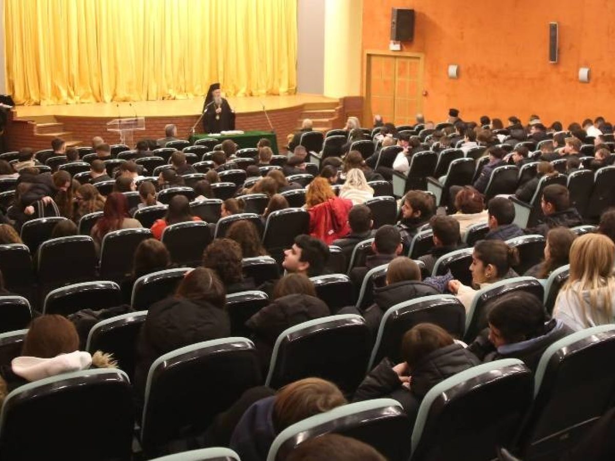 Επισκέψεις Μητροπολίτη Ιερόθεου σε σχολεία της Ναυπάκτου