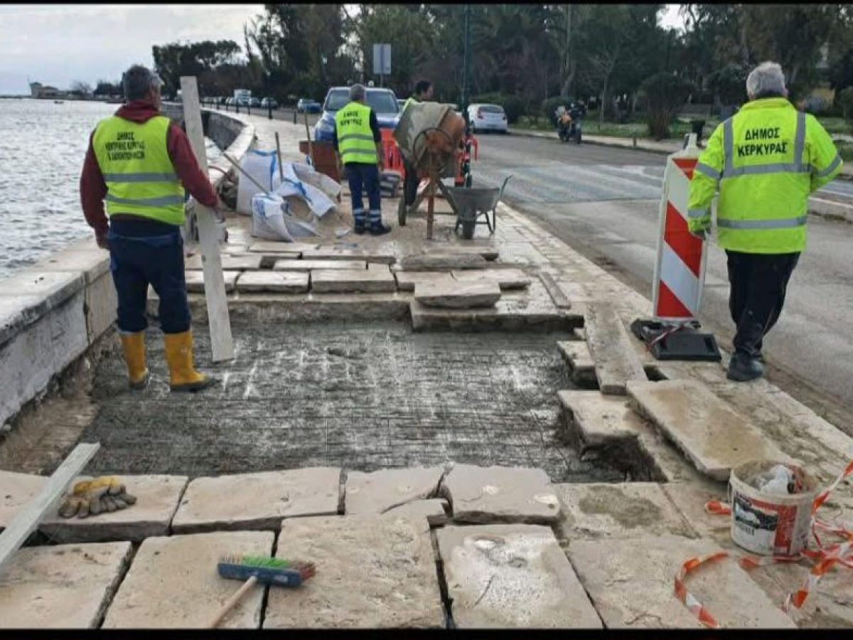 Επισκευάστηκε το πεζοδρόμιο στην παραλιακή -Καθαρίστηκαν και τα φύκια-pics