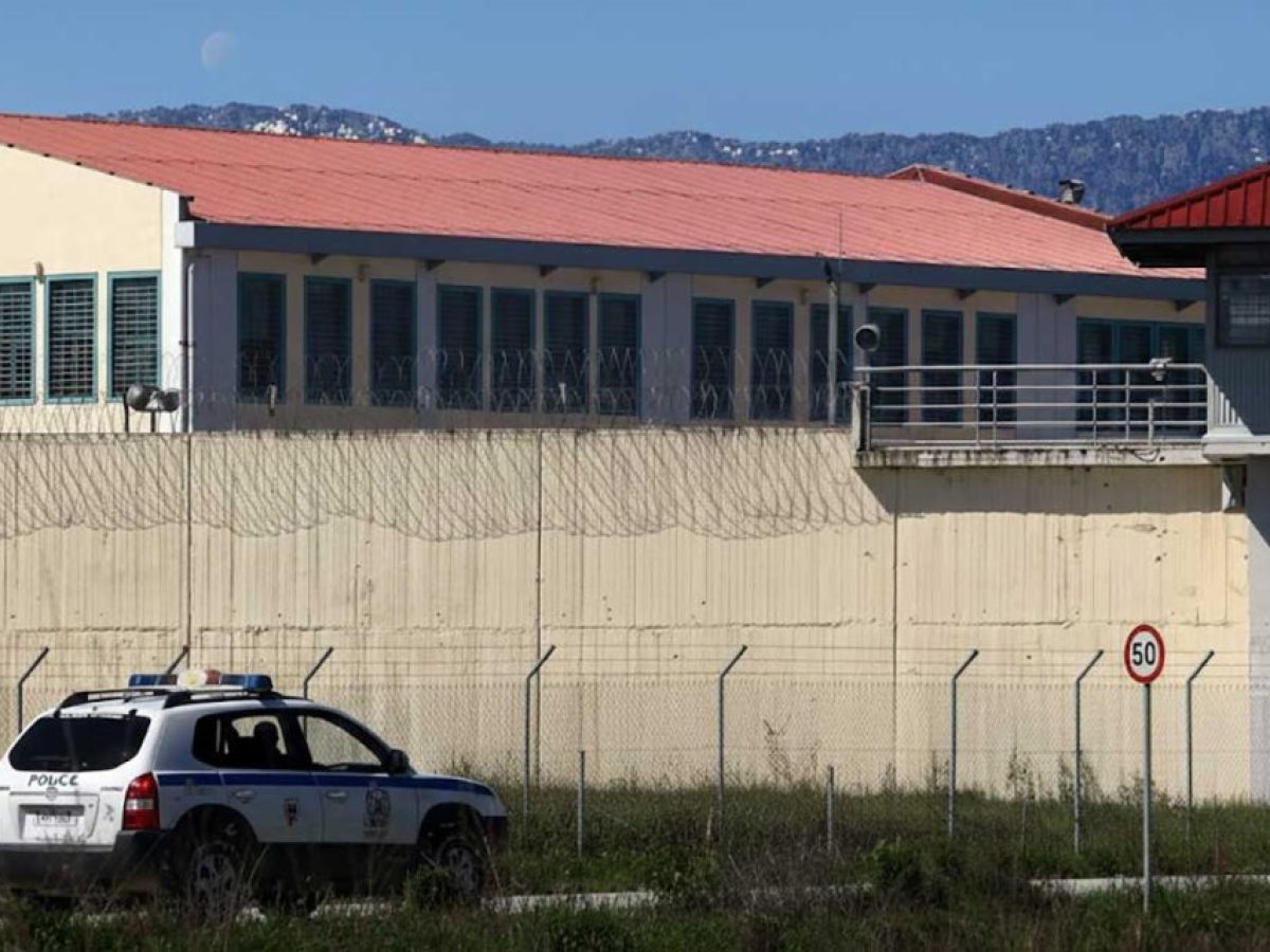 Επεισόδια στις Φυλακές Τρικάλων με φωτιές σε στρώματα