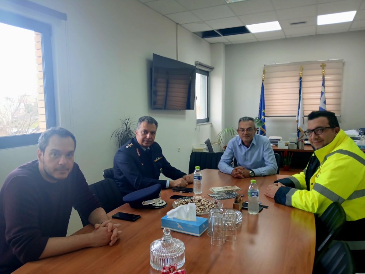 Εθιμοτυπική επίσκεψη Ταξίαρχου στο Γραφείο Δημάρχου Θηβαίων