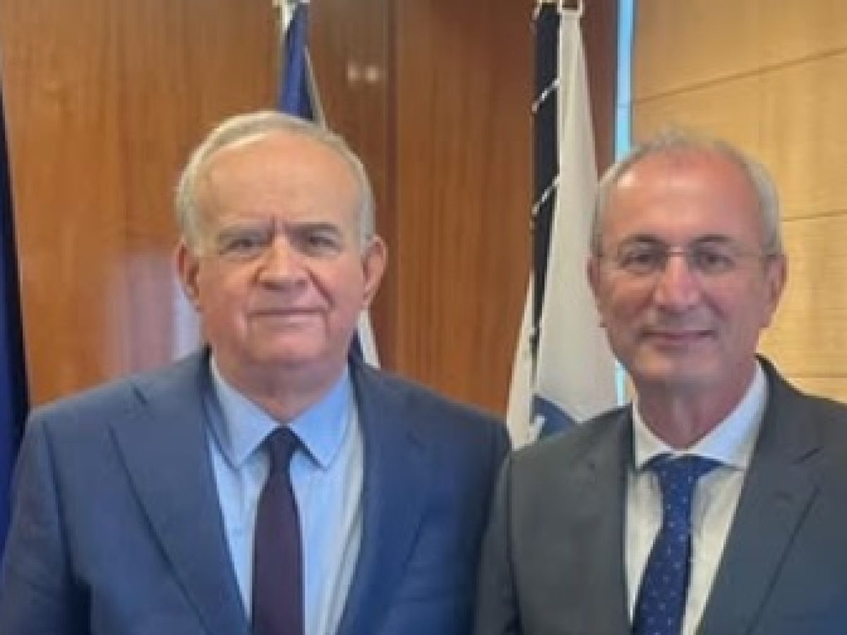 Αίτημα του Δημάρχου Θέρμου να γίνει στον Διπλάτανο προτομή του Απ. Βέλλιου, ο οποίος έπεσε θύμα τρομοκρατικής επίθεσης το 1994