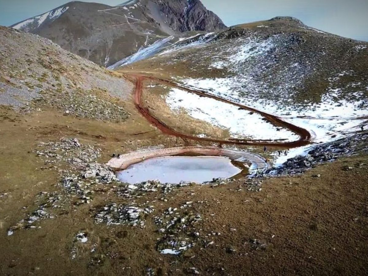 Ευρυτανία: Παγωμένο Όνειρο στο Βελούχι – Η Μαγεία της Δρακόλιμνης – video