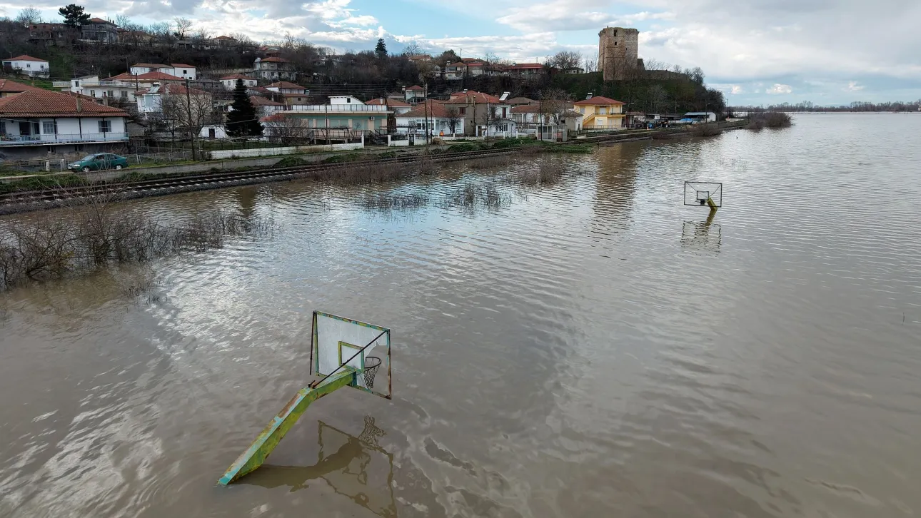evros-sto-kokkino-parameni-i